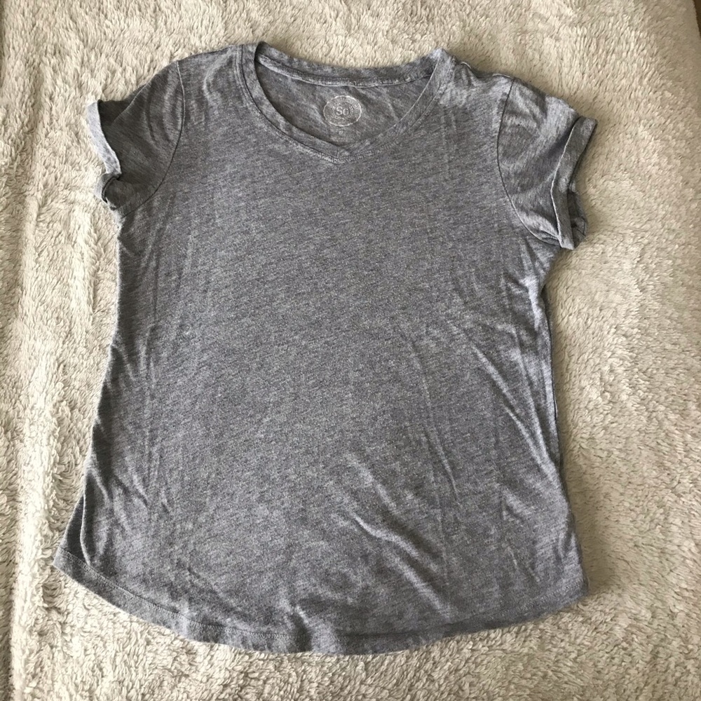 SO GREY V-NECK SHORT SLEEVE TEESHIRT CUFFED SLEEVE